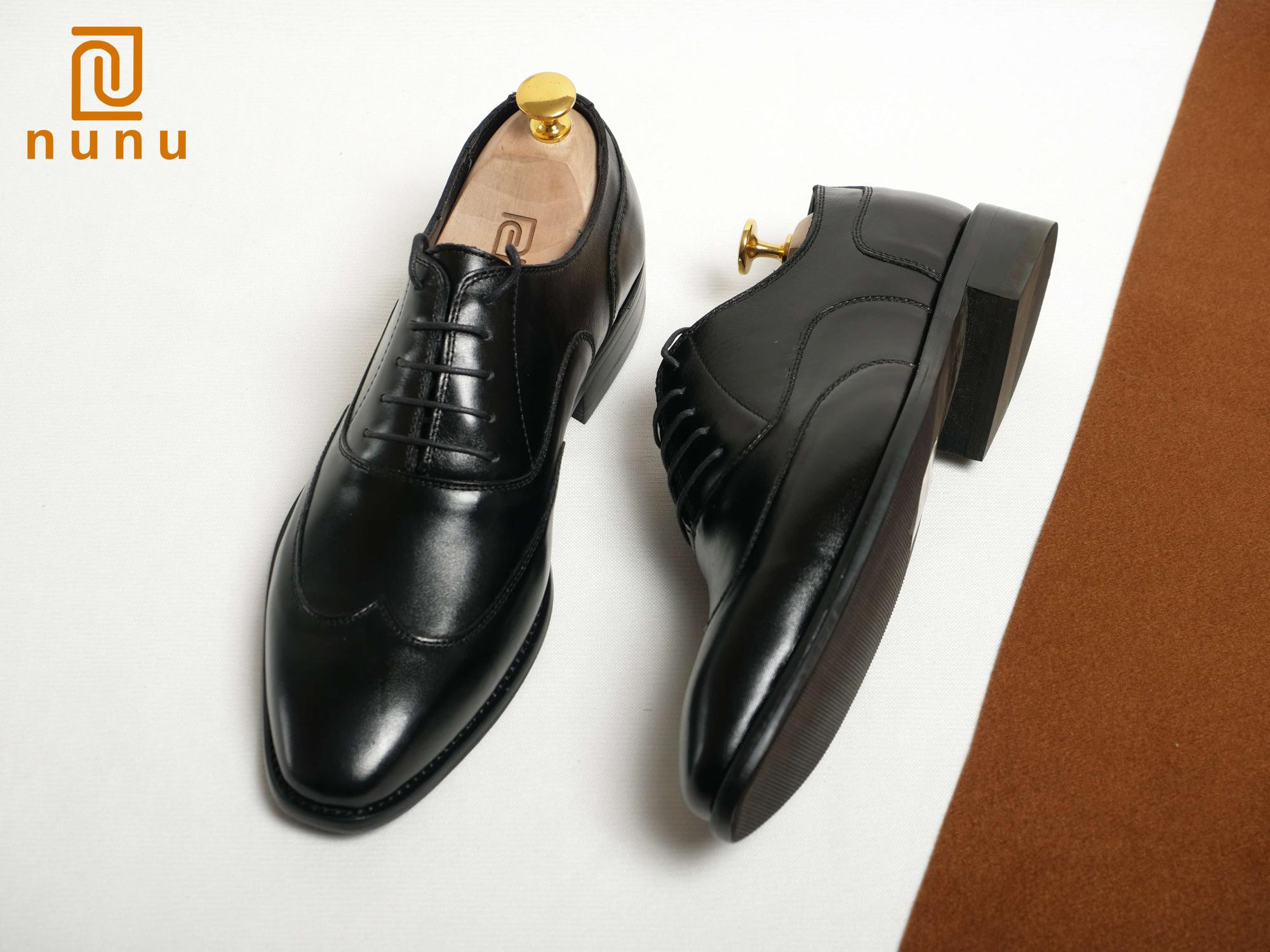 Da được xử lý theo đúng quy trình nên sử dụng càng lâu thì giày sẽ càng mềm mại, dẻo dai, bền màu và tăng độ bóng mịn. 